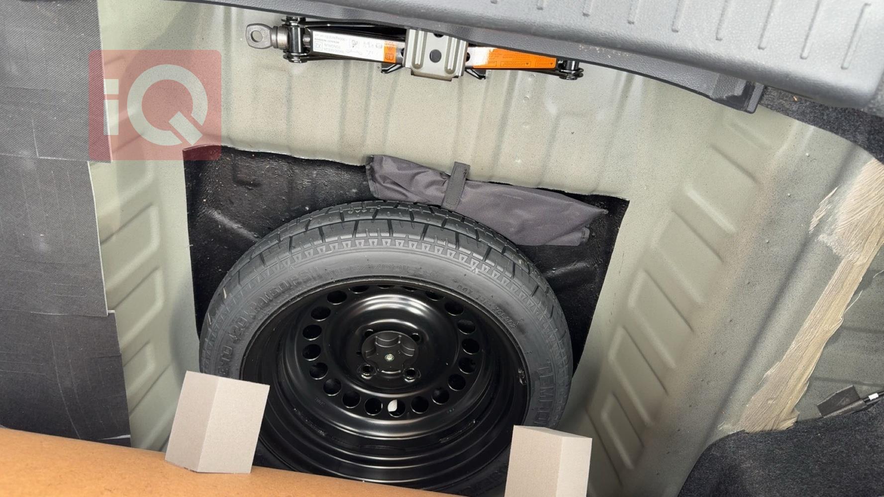 نيسان فيرسا